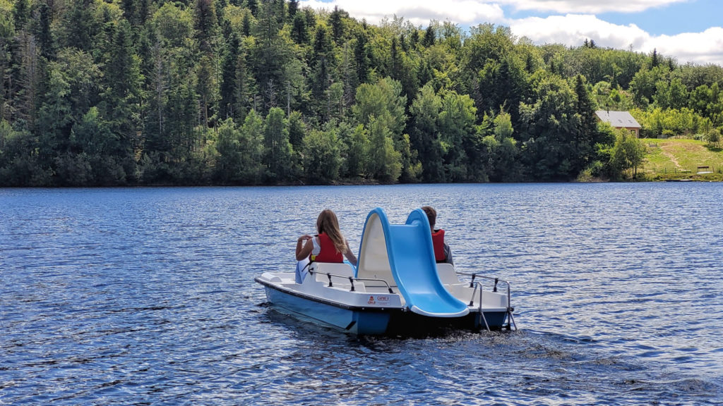 Pédalo sur le lac Lastioulles