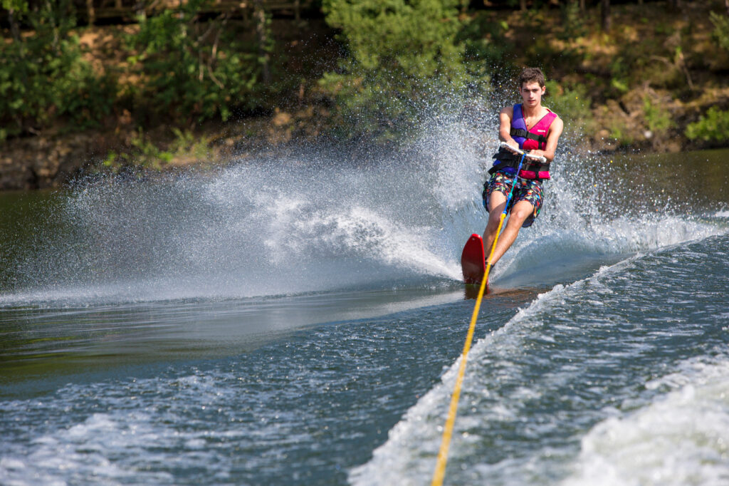 Sky nautique à Lanobre dans le Cantal