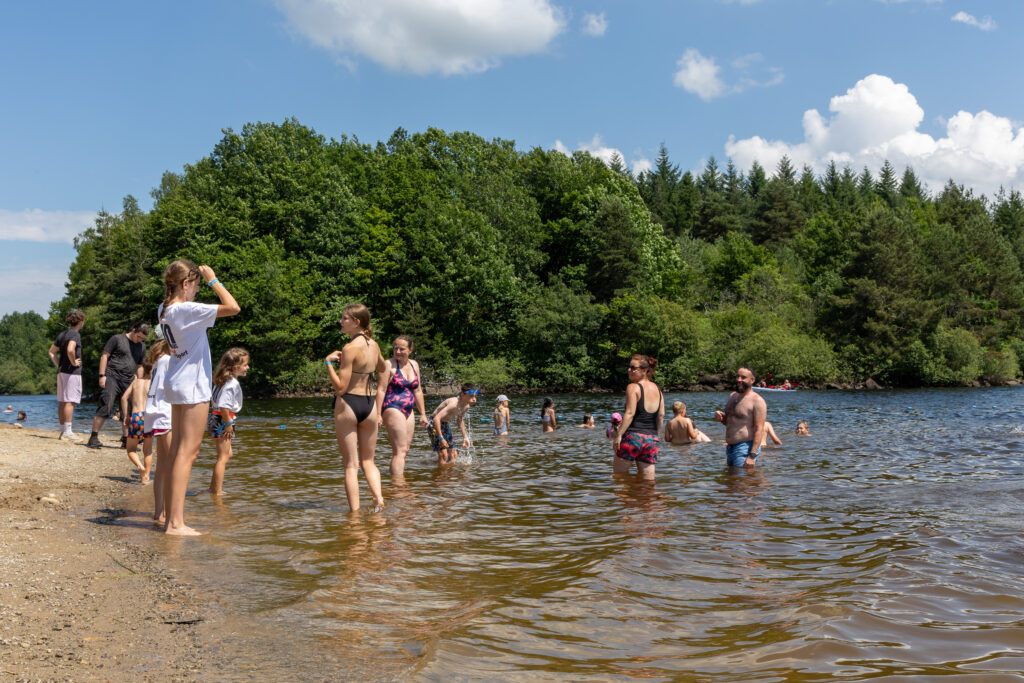 Baignade sur la plage de Lastioulles