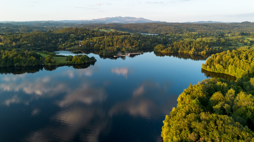 Vue drone de Lastioulles et du massif du Sancy